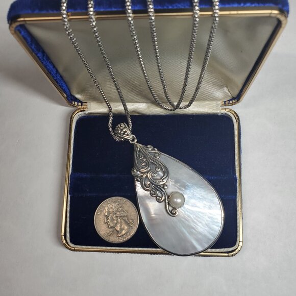 Large Mother of Pearl and Sterling Silver Pendant Necklace - Picture 3 of 16